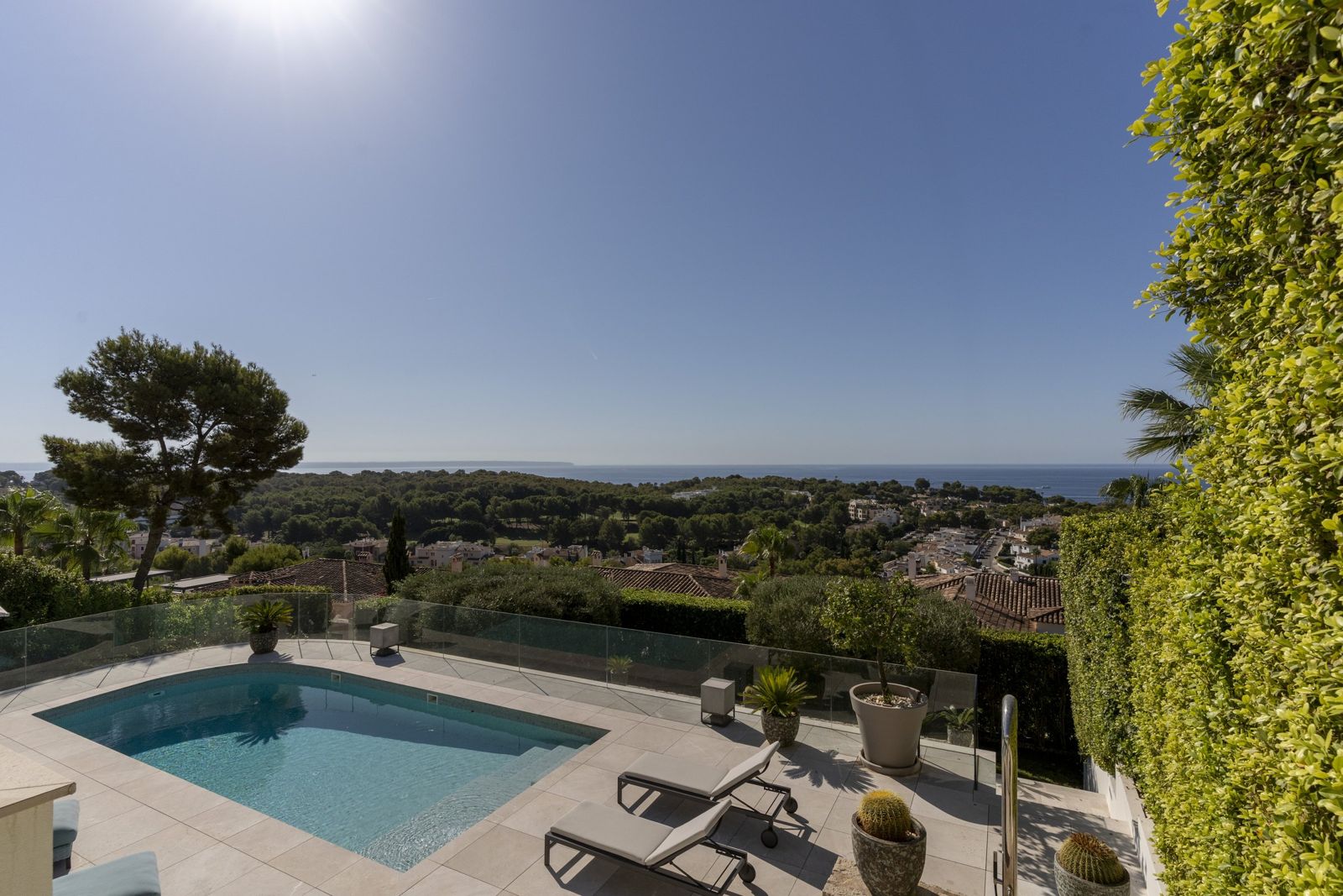 Pool terrace with sea view over Bendinat