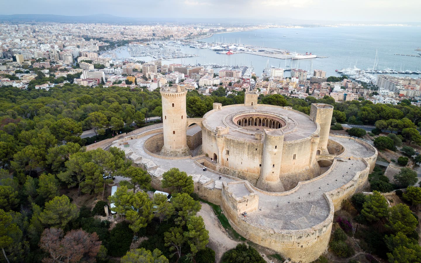 Bellver Castle and Luxury Apartments in Palma with Palmallorca Bellver Castle and Luxury Apartments in Palma with Palmallorca