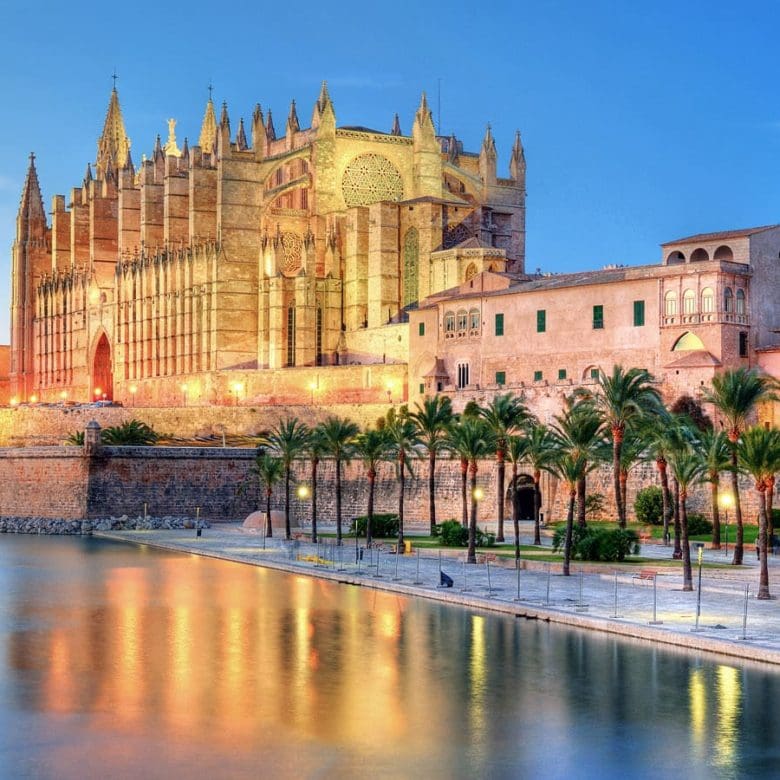 Palma Cathedral and Luxury Apartments in Palma with Palmallorca